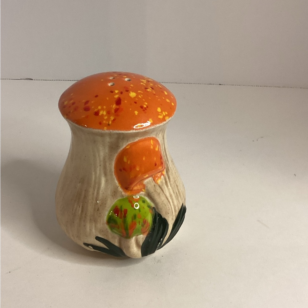 Vintage 70's Arnel's Ceramic Mushroom Salt Shaker approx 5” high